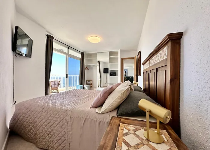 Torres De Yomely - M11d * Playa de las Americas (Tenerife)