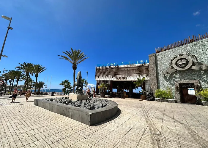 Torres De Yomely - M11d * Playa de las Americas (Tenerife)