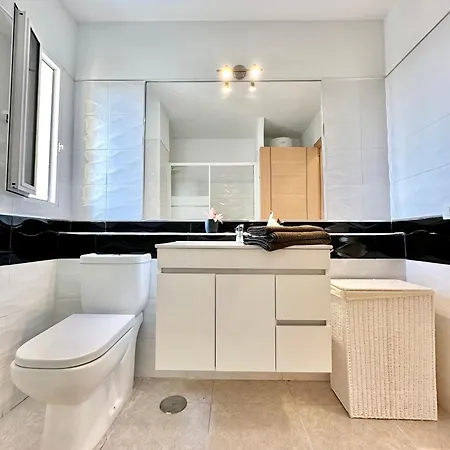 Torres De Yomely - M11d * Playa de las Americas (Tenerife)