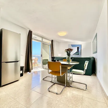 Torres De Yomely - M11d * Playa de las Americas (Tenerife)